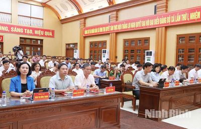 Đoàn công tác của Ban Thường vụ Tỉnh ủy làm việc với Thường trực Đảng ủy các xã thuộc nhóm 6
