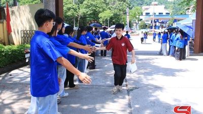 Hơn 900 thí sinh dự thi môn chuyên vào lớp 10 Trường THPT Chuyên Sơn La