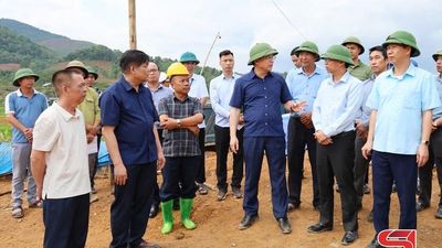 Đồng chí Bí thư Tỉnh ủy kiểm tra tiến độ xây dựng trường nội trú liên cấp Tiểu học – THCS các xã biên giới