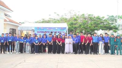 Tây Ninh: Chùa Tân Phước 'Tiếp sức mùa thi' tại điểm thi Trường Trung học Phổ thông Hậu Nghĩa