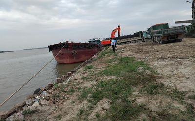 Lấn chiếm công trình đê điều, thủy lợi có thể bị phạt tới 200 triệu đồng