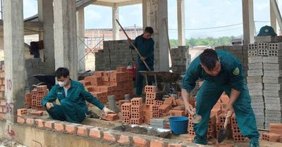 270 cán bộ chiến sĩ quân đội, công an hỗ trợ xây trường liên cấp ở Gia Lai