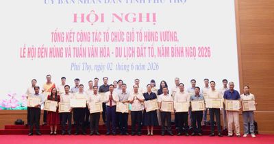 Bí thư Tỉnh ủy trao Thư khen, UBND tỉnh Phú Thọ tặng Bằng khen cho Tạp chí điện tử Văn hóa và Phát triển