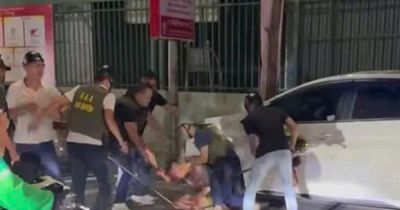 Bắt 'ma men' đánh đập dã man người phụ nữ trên đường phố trong đêm