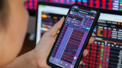 Áp lực bán mạnh trên diện rộng kéo VN-Index giảm sâu