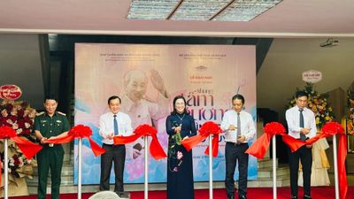 Khai mạc triển lãm 'Những tấm gương bình dị mà cao quý'