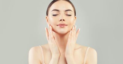 Mùa hè càng nóng càng phải dưỡng ẩm: Lý do khiến da bạn đang 'khát nước'