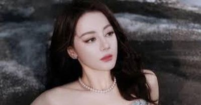 Địch Lệ Nhiệt Ba lại 'ôm hận' ở Bạch Ngọc Lan