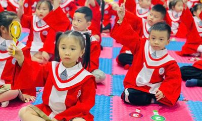 Dở khóc dở cười trẻ lên lớp 1 phải quay lại lớp mẫu giáo lớn