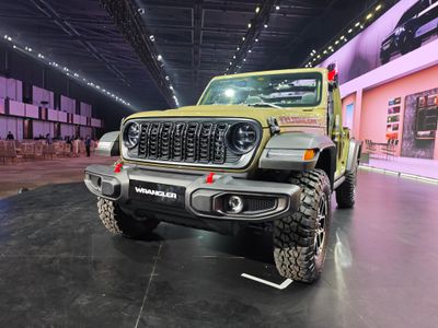 Jeep Wrangler 2026 đầu tiên về Việt Nam, giảm gần 900 triệu đồng so với bản cũ