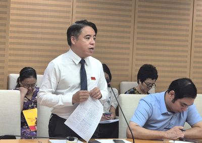 Đại biểu HĐND Hà Nội băn khoăn mức hỗ trợ 5 triệu đồng chuyển đổi xe điện