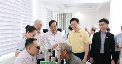 Hồi sinh thị lực cho người cao tuổi