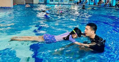 Sôi nổi các khóa phổ cập bơi mùa hè cho trẻ em phường Hoàng Mai