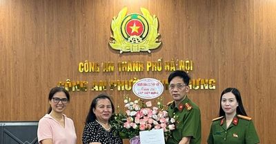 Người dân cảm ơn Công an phường Việt Hưng nhanh chóng bắt giữ đối tượng trộm cắp