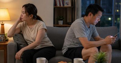 Qua tuổi 40, tôi coi chồng như người bạn sống cùng nhà