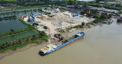 Tiếp vụ xe tải chạy rầm rập trên tuyến đê sông Luộc ở Hưng Yên: Liên tiếp bị đình chỉ, vi phạm vẫn nối dài