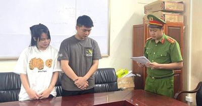 Hơn 5.000 bộ quần áo may gia công được 'hóa trang' thành các thương hiệu nổi tiếng bán trên TikTok