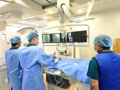 Hút thuốc lá nhiều năm, người đàn ông 45 tuổi suýt tử vong vì tắc cùng lúc 2 mạch vành nuôi tim