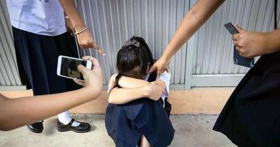 Cấm quay phim, chụp ảnh, chia sẻ về bạo lực học đường lên mạng: Hiểu sao cho đúng?
