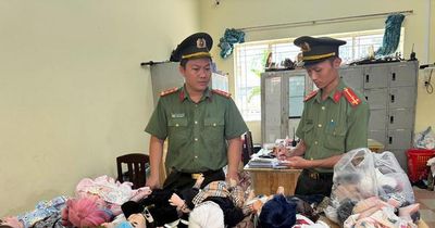 Ngăn chặn trào lưu học sinh 'nuôi' búp bê Kuman Thong để được điểm cao, thi tốt