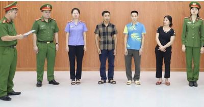 Bắt tạm giam 3 đối tượng dùng hóa chất sản xuất gần 1.000 tấn giá đỗ