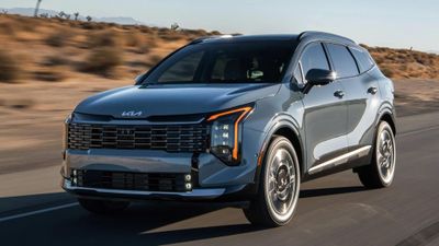 Doanh số Kia lập kỷ lục lịch sử nhờ xe hybrid tăng trưởng mạnh