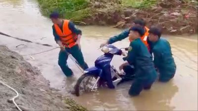 Kịp thời cứu 3 người dân bị nước cuốn trôi ở Đồng Nai