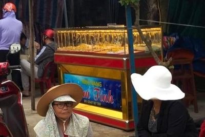 Tiệm vàng 'trơ trọi' giữa chợ Lý Sơn, chủ 14 năm không sợ trộm cắp