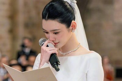Bức ảnh con dâu vua sòng bạc Macau khóc gây chú ý