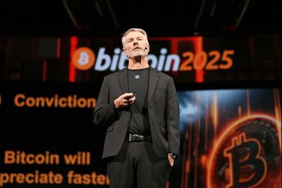 Ông trùm Bitcoin phản bội, giá BTC lao dốc