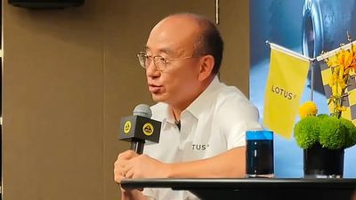 CEO Lotus cho rằng mọi xe thể thao trên 1,8 tấn là 'tầm thường'