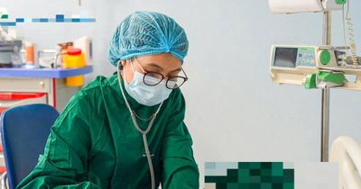 Bé trai 7 tuổi hai lần chiến thắng u lympho Burkitt nhờ ca ghép tế bào gốc đồng loài đầu tiên