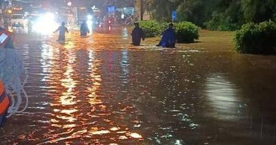 Kịp thời giải cứu 3 người bị nước cuốn trôi sau cơn mưa lớn