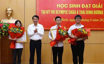 Khen thưởng học sinh đoạt giải Kỳ thi Olympic Châu Á - Thái Bình Dương