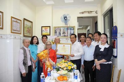 Lãnh đạo TPHCM mừng thọ người cao tuổi tiêu biểu