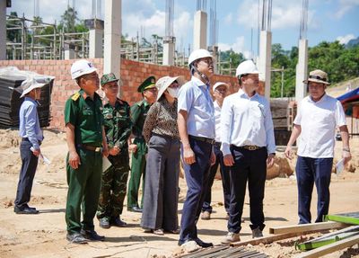 Thi công '3 ca, 4 kíp' cho kịp tiến độ các trường biên giới