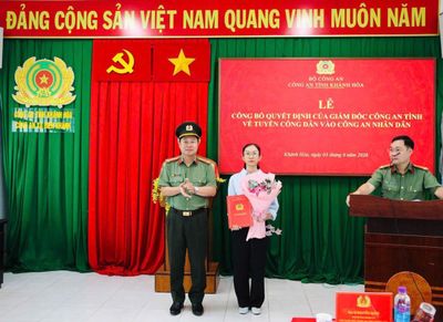 Tạm tuyển vợ đồng chí Thiếu tá Nguyễn Xuân Hải vào lực lượng Công an nhân dân