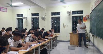 Lớp học đêm miễn phí tiếp sức sĩ tử trước Kỳ thi tốt nghiệp THPT 2026