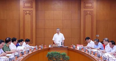 Xây dựng con người Việt Nam thời kỳ mới có lý tưởng, nhân cách, thích ứng với xã hội hiện đại