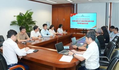 [Chùm ảnh] Đảng bộ Bộ máy QL&ĐH Petrovietnam sinh hoạt chi bộ với chủ đề: 'Khởi đầu kỷ nguyên dầu khí từ mỏ Bạch Hổ'