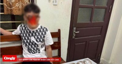 2 thanh niên bị bắt trên đường giao hàng cấm cho khách