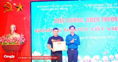 Khen thưởng nam thanh niên dũng cảm cứu phụ nữ khỏi kẻ cầm dao