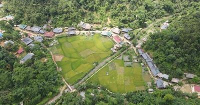 Khám phá hang động 250 triệu năm tuổi, hút khách Tây trekking ở Pù Luông