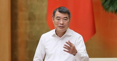 Thủ tướng: Tạm thời giữ ổn định giá dịch vụ y tế, giáo dục