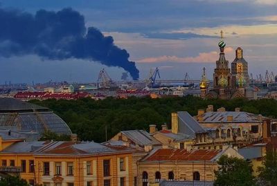 Ukraine tấn công kho dầu ở St. Petersburg trước thềm 'Davos của Nga'