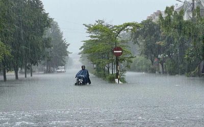 Vì sao mưa lớn bất ngờ tăng mạnh ở Nam Bộ trong đêm qua?