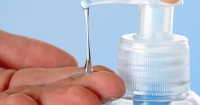 Đình chỉ lưu hành, thu hồi dung dịch vệ sinh phụ nữ Coop Select không đạt chuẩn vi sinh
