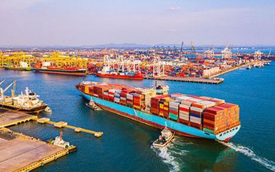 Xuất nhập khẩu bứt phá, cán cân thương mại nghiêng về nhập siêu