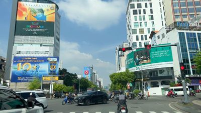 TP.Hồ Chí Minh tăng cường quản lý các công trình biển quảng cáo