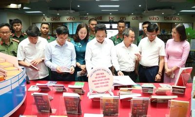Bắc Ninh khai mạc trưng bày tư liệu chuyên đề 'Hồ Chí Minh - Cuộc hành trình của thời đại'